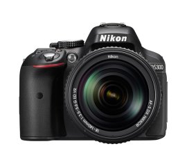 Nikon D5300 + Nikkor 18-105 VR + SD 8GB Lexar Premium 200x Kit fotocamere SLR 24,2 MP CMOS 6000 x 4000 Pixel Nero