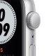 Apple Watch Nike SE GPS, 44mm in alluminio argento con cinturino Sport Nike Platino/Nero 3