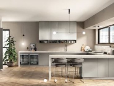 Boxi:
Anta piana, spessore 22 mm e maniglia con taglio a 45 gradi: Boxi ha tutte le carte in regola per interpretare, alla perfezione, le tendenze dell’arredamento contemporaneo.
Puoi scegliere tra un’ampia gamma di colori e finiture, in linea con il principio di massima personalizzazione che contraddistingue Scavolini, da sempre. A completare il progetto sono a tua disposizione elementi a giorno, pensili in lamiera e armadi ripostiglio.