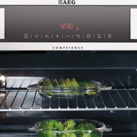 In cucina con AEG, la soluzione è il vapore