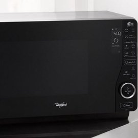 Un microonde XL e senza piatto girevole? Whirlpool l'ha realizzato!
