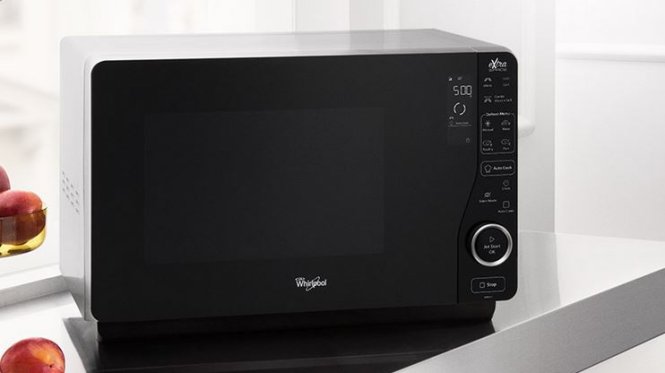 Un microonde XL e senza piatto girevole? Whirlpool l'ha realizzato!